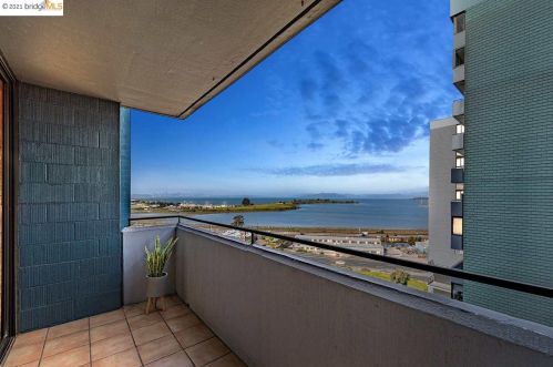 555 Pierce St, Berkeley CA  94706-1044 exterior