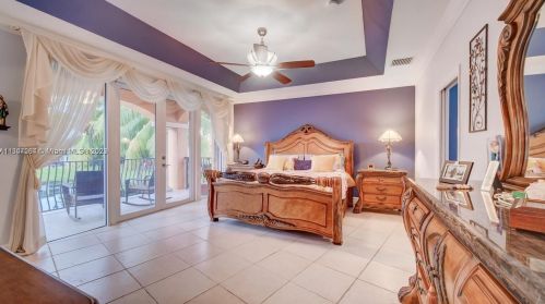 15963 79th Pl, Hialeah FL  33016-6647 exterior