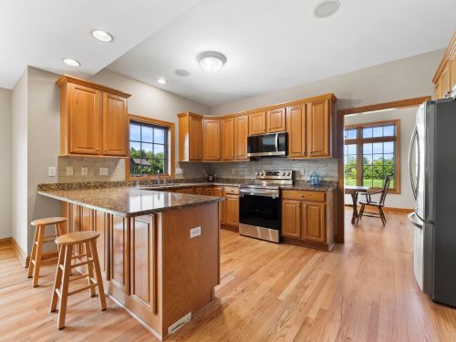 10926 Essex Dr, Thiensville, WI 53092-8535