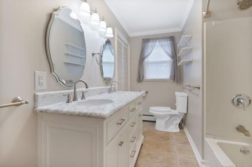 37 Victoria Dr, Colchester CT  06415-2319 exterior