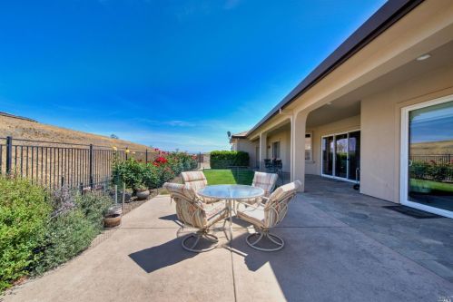 3959 Skyhawk Ln, Vacaville CA  95688-9516 exterior