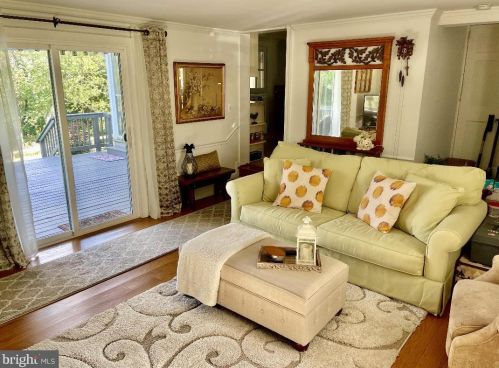 17648 Canby Rd, Leesburg VA  20175-6906 exterior