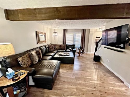 4272 Rockledge St, Darbydale, OH 43123-8645