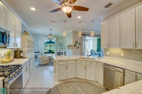 1525 79th Ave, Vero Beach FL  32966-1261 exterior