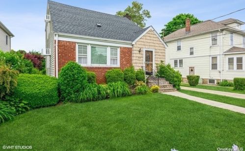 2821 Chapman Ave, North Bellmore, NY 11710-3510