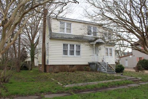 606 Madison Ave, Cape Charles, VA 23310-2802