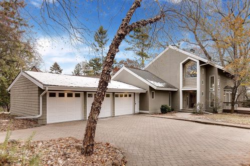 2 Edgcumbe Pl, Saint Paul, MN 55116-2308