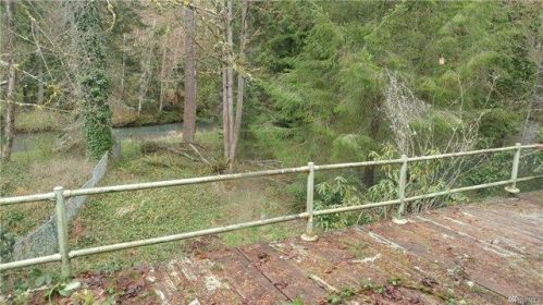 16514 Village Dr, Rainier, WA 98576-9652