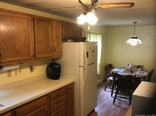 16 Salt Box Ln, Uncasville CT  06382-2084 exterior