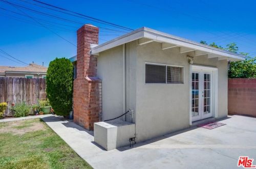 8549 Alameda St, Downey CA 90242-2621 exterior