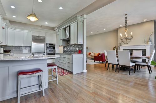 33 Hawthorne Vlg Rd, Nashua NH 03062-2274 exterior