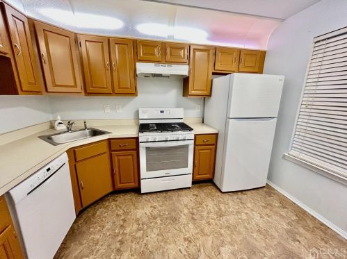 52 Morgan Pl, East Brunswick NJ  08816-5005 exterior