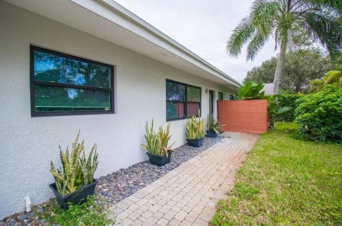 1149 Lastrada Ln, Naples, FL 34103-8942