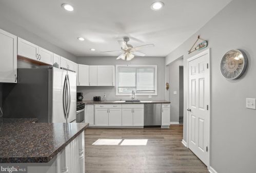 132 Sacramento Ave, Atlantic City, NJ 08406-2266