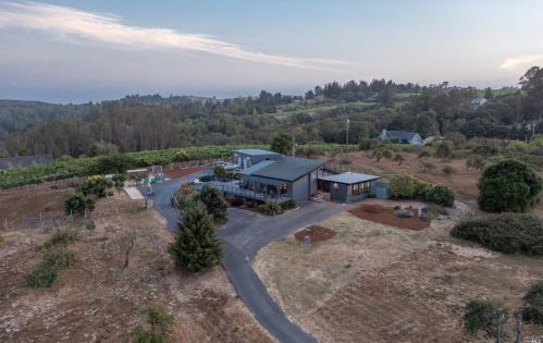 8165 Kennedy Rd, Sebastopol, CA 95472-5321