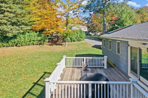 10 Pink Cloud Ct, Norwalk CT  06851-3310 exterior