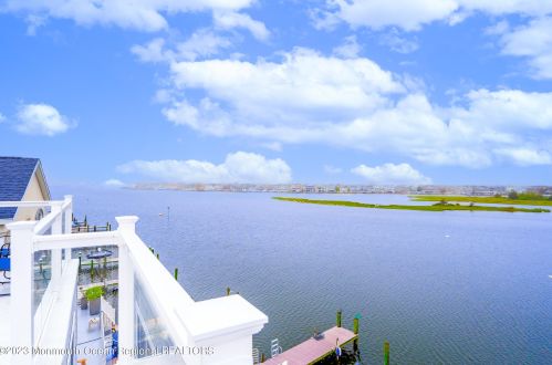 14 Harborside Dr, Pelican Island, NJ 08751-1316