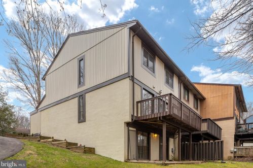 2271 Wheelwright Ct, Herndon VA  20191-2337 exterior