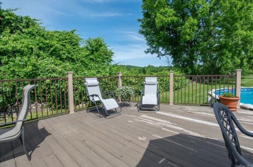 30 Scott Rd, Mahopac NY  10541-2761 exterior