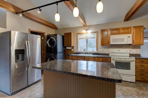 21 Moore Ave, Lyme CT  06371-1216 exterior