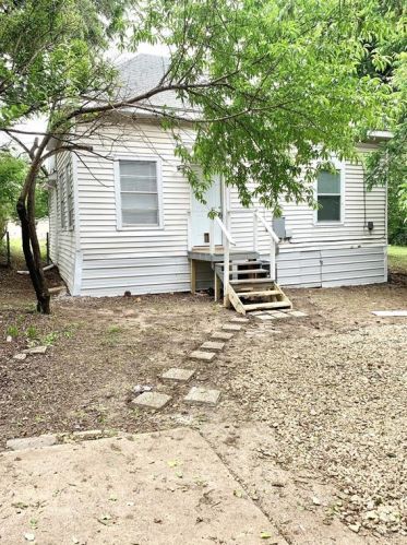 813 Maddox Ave, Fort Worth, TX 76104-7505
