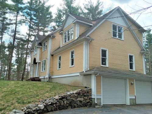 15 Blackberry Hill Rd, Wrentham, MA 02093-1883