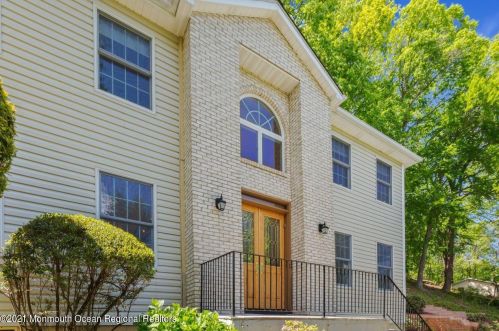 5 Galewood Dr, Holmdel Village, NJ 07733-1309