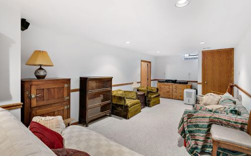 1900 Laura Ln, Waukesha WI  53186-2808 exterior