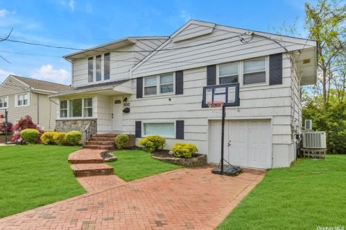 832 King St, Woodsburgh, NY 11598-2306