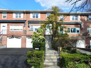 568 Wynnewood Rd, New Rochelle, NY 10803-2532