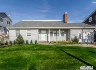 9 Lee Ave, Babylon, NY 11702-4210