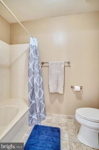 9111 Meadowcreek Ln, Lorton VA  22079-3238 exterior