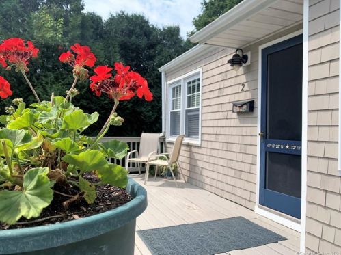 2 Joyce Ct, Niantic, CT 06357-2436