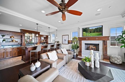920 Kings Rd, Newport Beach CA  92663-5718 exterior