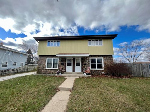 2006 Grand Ave, Waukesha, WI 53189-7507