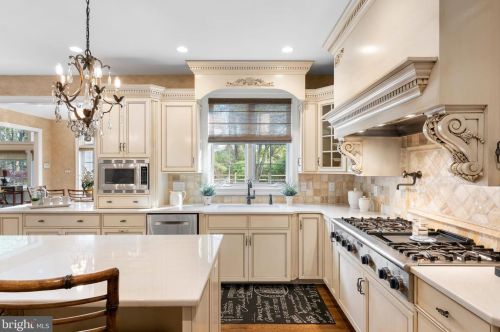 466 Black Swan Ln, Berwyn PA  19312-1908 exterior