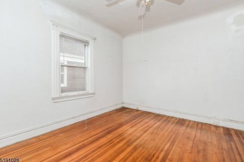 19 Cloverhill Pl, Montclair NJ 07042-4818 exterior