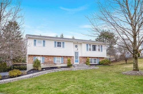 12 Comfort Rd, Middletown, NY 10941-1043