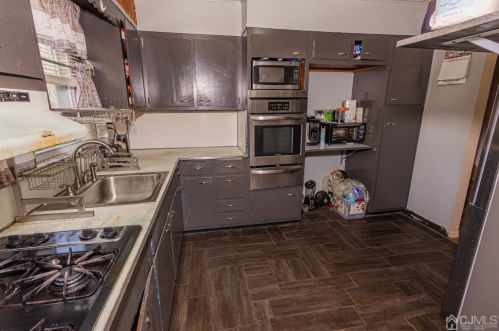 413 Grand St, Roselle, NJ 07203-2203