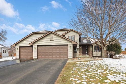 380 Pondview Ln, Chaska MN  55318-2873 exterior