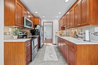 207 Fellows Ave, West Jefferson OH  43162-1474 exterior