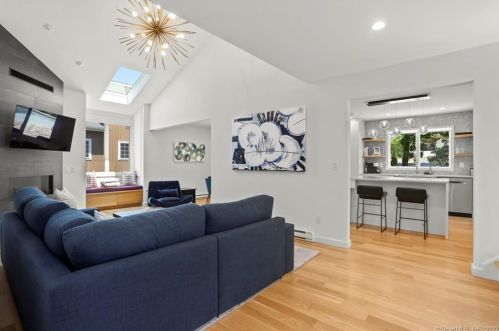 52 Lantern Cir, Stamford CT  06905-3131 exterior