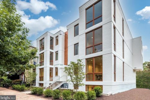 207 8th St, Washington, DC 20002-6105
