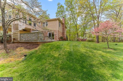 10085 Fox Hound Dr, Nokesville VA  20181-1431 exterior