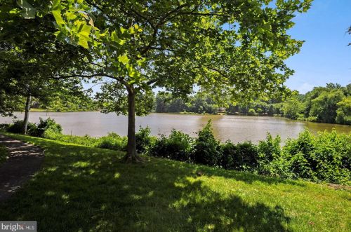 2853 Middleboro Dr, Falls Church VA  22042-4403 exterior