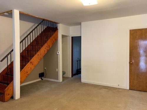 514 Vogels Ln, Verona, PA 15147-1220