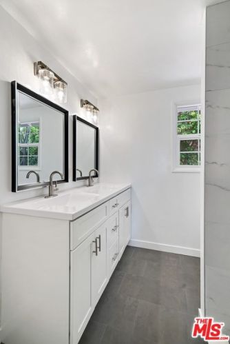 14147 Leadwell St, Van Nuys CA  91405-2440 exterior