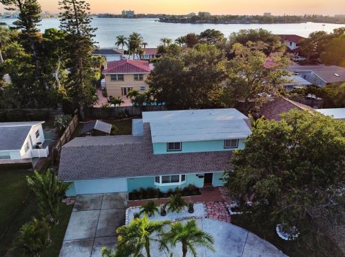 2069 Dolphin Blvd, Saint Petersburg, FL 33707-3811