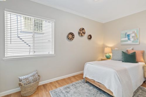 2624 77th Ave, Oakland CA  94605-2814 exterior