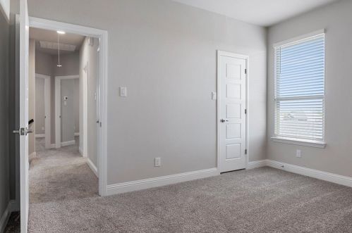 1105 Whispering Hills Dr, Midlothian TX  76063-6603 exterior